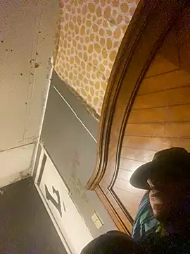 Snapshot of TwoTone1211 chatting on February 22, 2025, 1:46 pm TwoTone1211 online show from February 22, 2025, 1:46 pm