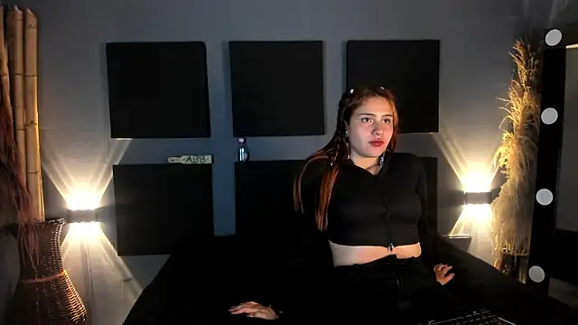 Snapshot of Nikki_and_Mayk chatting on February 1, 2025, 2:26 am Nikki and Mayk online show from February 1, 2025, 2:26 am