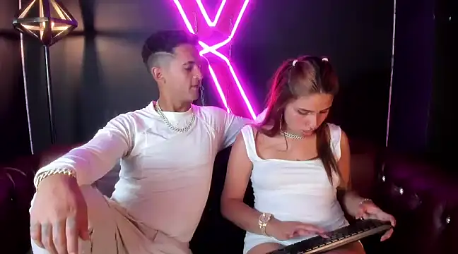 Snapshot of Nikki_and_Mayk chatting on February 2, 2025, 2:27 am Nikki and Mayk online show from February 2, 2025, 2:27 am