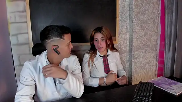 Snapshot of Nikki_and_Mayk chatting on March 11, 2025, 3:05 am Nikki and Mayk online show from March 11, 2025, 3:05 am