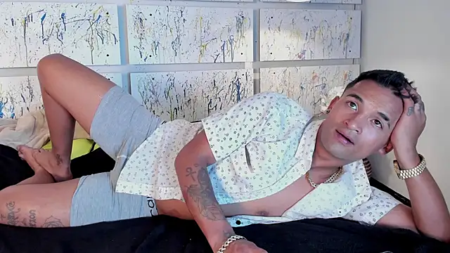 Snapshot of Nikki_and_Mayk chatting on March 21, 2025, 9:01 am Nikki and Mayk online show from March 21, 2025, 9:01 am