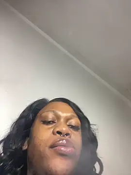 Snapshot of Boneca25 chatting on April 25, 2026, 8:28 pm Boneca25 online show from April 25, 2026, 8:28 pm