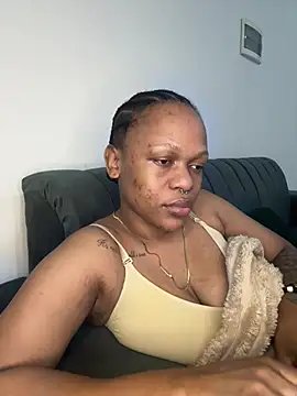 Snapshot of Boneca25 chatting on May 27, 2026, 10:18 pm Boneca25 online show from May 27, 2026, 10:18 pm