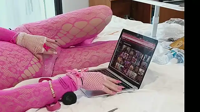 Snapshot of Cucked_Sissy_Bitch chatting on March 28, 2026, 3:39 am Cucked Sissy Bitch online show from March 28, 2026, 3:39 am
