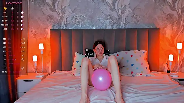 Snapshot of ElvinaBestwick chatting on February 19, 2025, 10:09 pm ElvinaBestwick online show from February 19, 2025, 10:09 pm