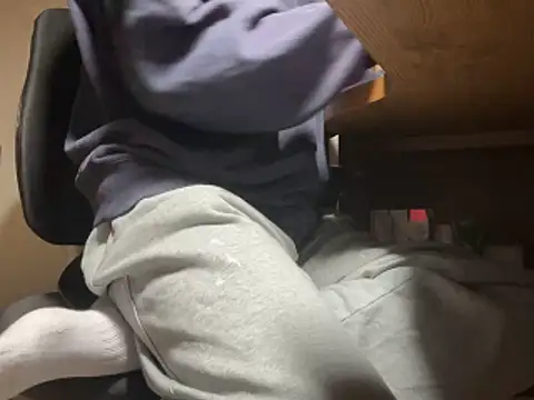 Snapshot of Phil_6677 chatting on March 7, 2026, 2:58 pm Phil 6677 online show from March 7, 2026, 2:58 pm