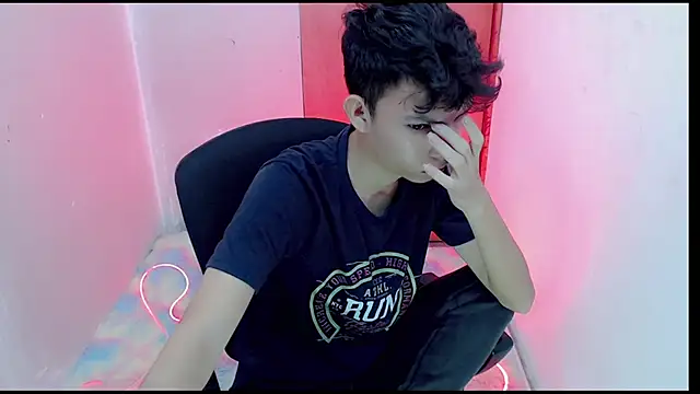 Snapshot of Alexxx_lov chatting on February 1, 2025, 12:26 pm Alexxx lov online show from February 1, 2025, 12:26 pm