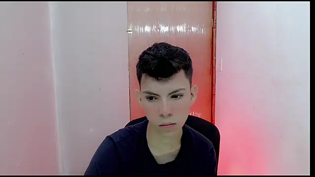 Snapshot of Alexxx_lov chatting on February 12, 2025, 12:33 pm Alexxx lov online show from February 12, 2025, 12:33 pm