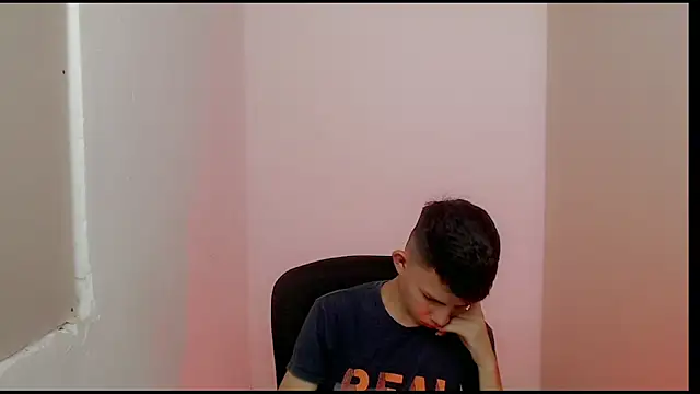 Snapshot of Alexxx_lov chatting on February 24, 2025, 12:26 pm Alexxx lov online show from February 24, 2025, 12:26 pm