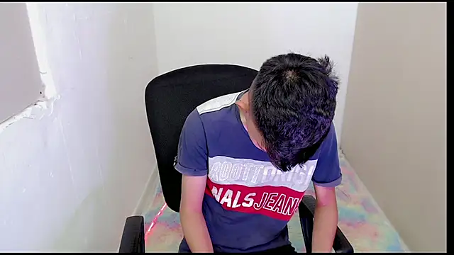 Snapshot of Alexxx_lov chatting on February 26, 2025, 12:36 pm Alexxx lov online show from February 26, 2025, 12:36 pm