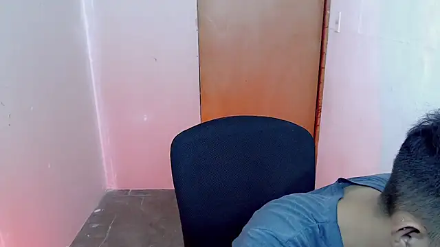 Snapshot of Alexxx_lov chatting on September 11, 2025, 1:00 pm Alexxx lov online show from September 11, 2025, 1:00 pm