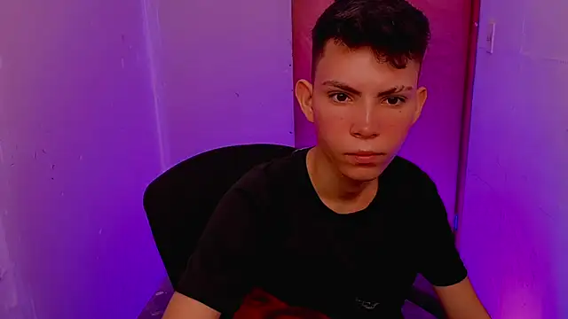 Snapshot of Alexxx_lov chatting on February 17, 2026, 12:34 pm Alexxx lov online show from February 17, 2026, 12:34 pm