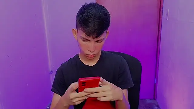 Snapshot of Alexxx_lov chatting on February 25, 2026, 12:26 pm Alexxx lov online show from February 25, 2026, 12:26 pm