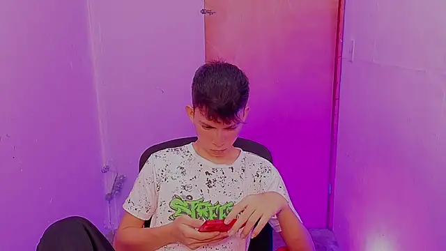 Snapshot of Alexxx_lov chatting on February 27, 2026, 12:38 pm Alexxx lov online show from February 27, 2026, 12:38 pm