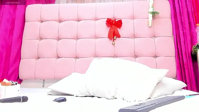 CanelaDevil  online show from December 22, 2025, 7:11 pm