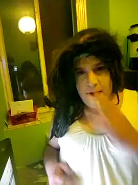 Snapshot of Adrianka chatting on October 7, 2025, 10:18 pm Adrianka online show from October 7, 2025, 10:18 pm