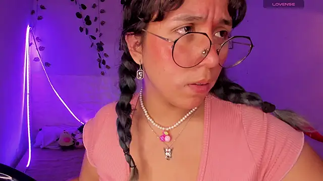 Ludovica6669 online show from March 8, 2025, 12:55 am