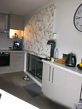 Snapshot of TAIZWRLD chatting on November 15, 2025, 12:45 pm TAIZWRLD online show from November 15, 2025, 12:45 pm