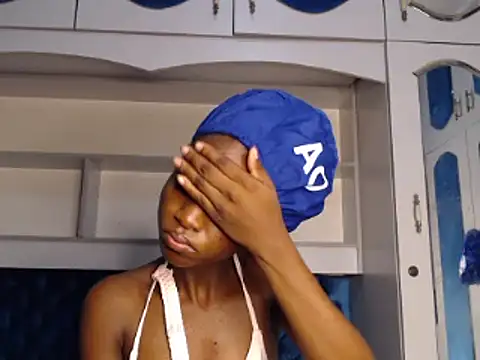 Snapshot of YoungDiva69 chatting on March 19, 2025, 12:15 am YoungDiva69 online show from March 19, 2025, 12:15 am