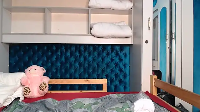 Snapshot of YoungDiva69 chatting on February 1, 2026, 7:29 am YoungDiva69 online show from February 1, 2026, 7:29 am