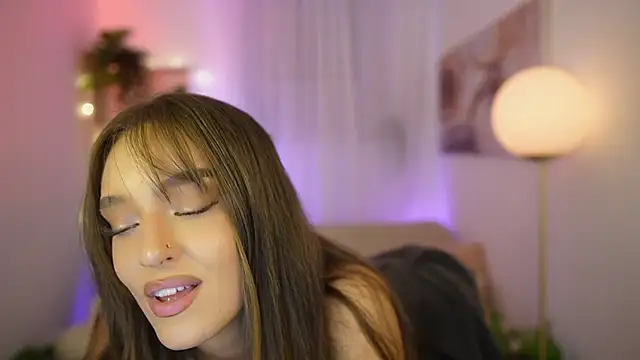 Clara Nia online show from February 18, 2026, 7:21 pm