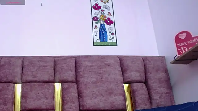 VICTORIAHANK  online show from April 9, 2026, 7:08 pm