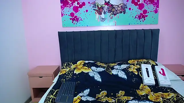 CamiilaReyes online show from September 24, 2025, 1:14 pm