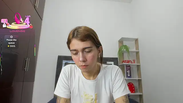 Snapshot of Nicol_TransGirl chatting on April 12, 2026, 5:01 am Nicol TransGirl online show from April 12, 2026, 5:01 am