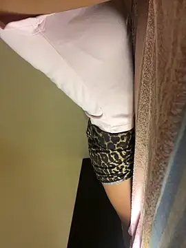 sexyhotveronica online show from May 8, 2026, 5:51 pm