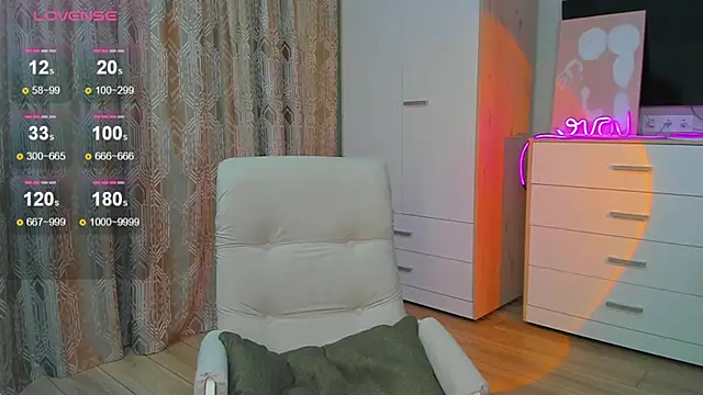  dkny  online show from January 17, 2026, 10:42 am