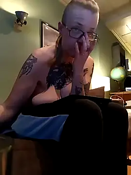 Astrid-Gilbert online show from February 14, 2025, 9:43 pm