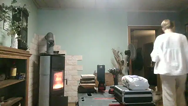 Astrid-Gilbert online show from December 19, 2025, 7:54 pm