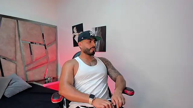 Snapshot of LeandroRusso chatting on January 30, 2025, 7:48 pm LeandroRusso online show from January 30, 2025, 7:48 pm