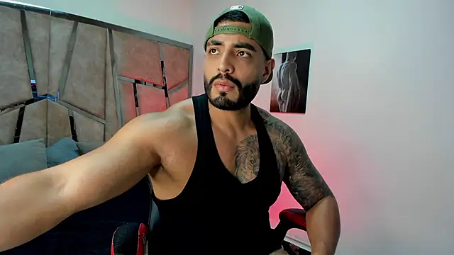 Snapshot of LeandroRusso chatting on February 1, 2025, 8:05 pm LeandroRusso online show from February 1, 2025, 8:05 pm