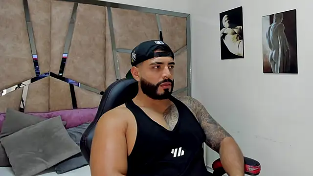 Snapshot of LeandroRusso chatting on March 7, 2025, 7:49 pm LeandroRusso online show from March 7, 2025, 7:49 pm