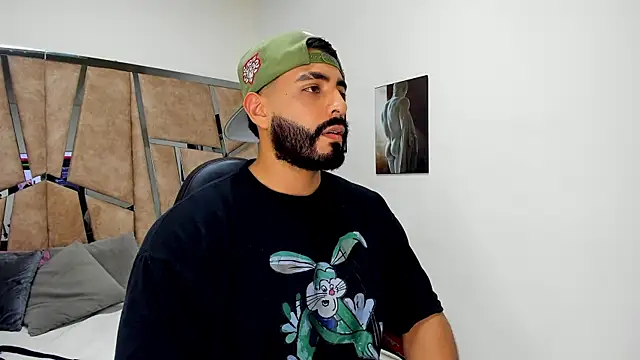 Snapshot of LeandroRusso chatting on March 12, 2025, 9:24 pm LeandroRusso online show from March 12, 2025, 9:24 pm