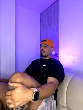 Snapshot of LeandroRusso chatting on September 10, 2025, 2:22 am LeandroRusso online show from September 10, 2025, 2:22 am