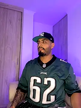 Snapshot of LeandroRusso chatting on September 13, 2025, 1:16 am LeandroRusso online show from September 13, 2025, 1:16 am