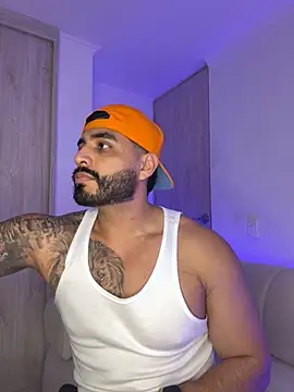 Snapshot of LeandroRusso chatting on October 1, 2025, 3:12 am LeandroRusso online show from October 1, 2025, 3:12 am