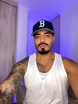 Snapshot of LeandroRusso chatting on November 5, 2025, 1:38 am LeandroRusso online show from November 5, 2025, 1:38 am