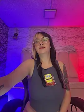 Hela v online show from March 18, 2026, 2:31 pm