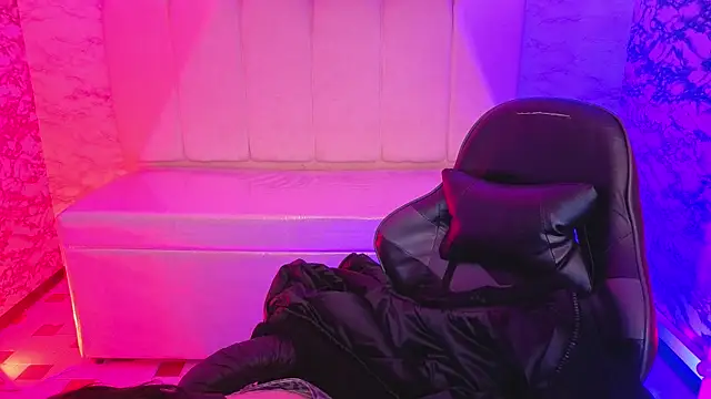 Hela v online show from March 25, 2026, 12:55 pm