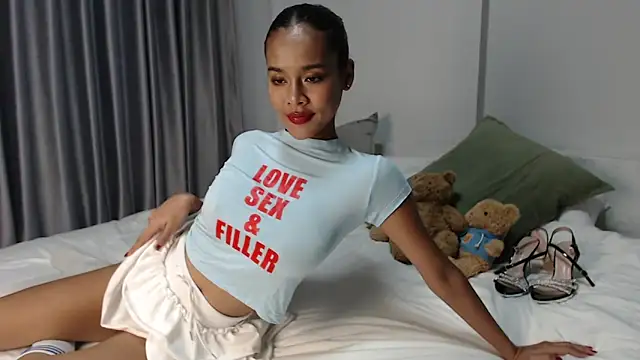 Snapshot of misslilypeach chatting on February 14, 2025, 8:21 am misslilypeach online show from February 14, 2025, 8:21 am