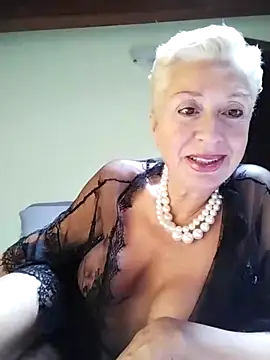 Snapshot of divinaerotica chatting on June 10, 2026, 11:42 am divinaerotica online show from June 10, 2026, 11:42 am