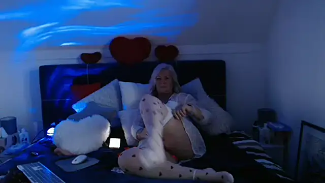 Snapshot of Juliana60 chatting on March 10, 2025, 5:33 am Juliana60 online show from March 10, 2025, 5:33 am