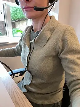 Snapshot of Phoebe_Lily chatting on October 29, 2025, 10:17 am Phoebe Lily online show from October 29, 2025, 10:17 am