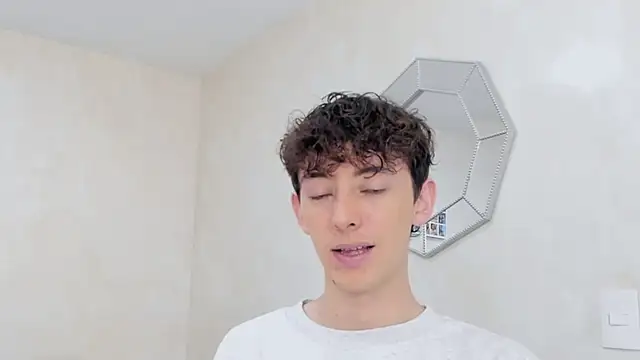 miketwink online show from December 15, 2025, 9:52 pm