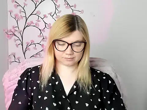 Snapshot of Lola_moree chatting on May 20, 2026, 11:49 am Lola moree online show from May 20, 2026, 11:49 am