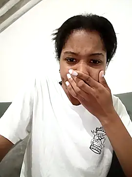 Snapshot of Zaira_Rose_ chatting on February 6, 2026, 12:59 am Zaira Rose online show from February 6, 2026, 12:59 am