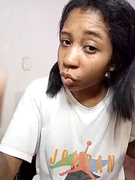 Snapshot of Zaira_Rose_ chatting on April 8, 2026, 3:39 am Zaira Rose online show from April 8, 2026, 3:39 am